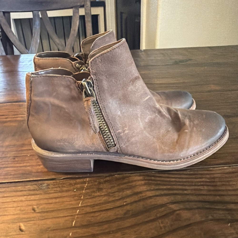 Gianni Bini Women's 8.5 Taupe Brown Leather Ankle Booties Side Zip Tassel